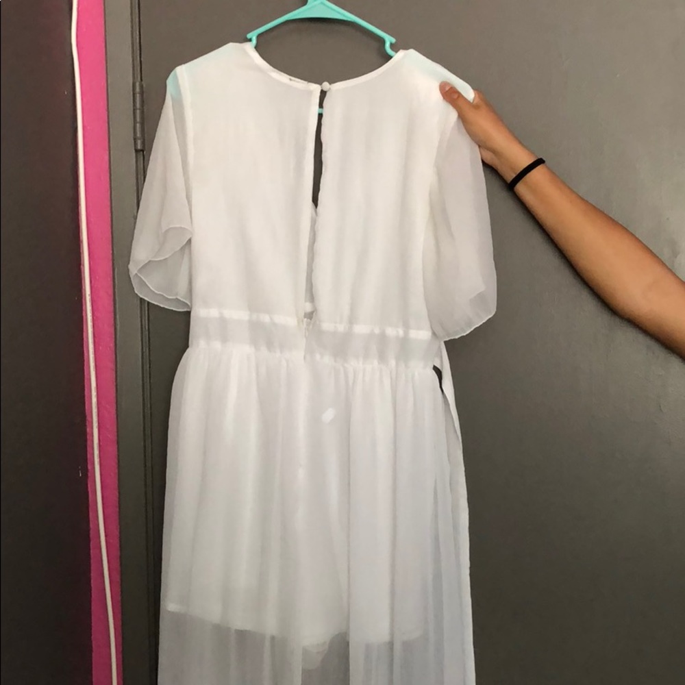 White romper - Picture 3 of 8